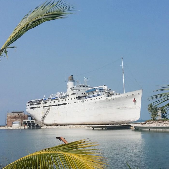 Doulos Phos - The Ship Hotel