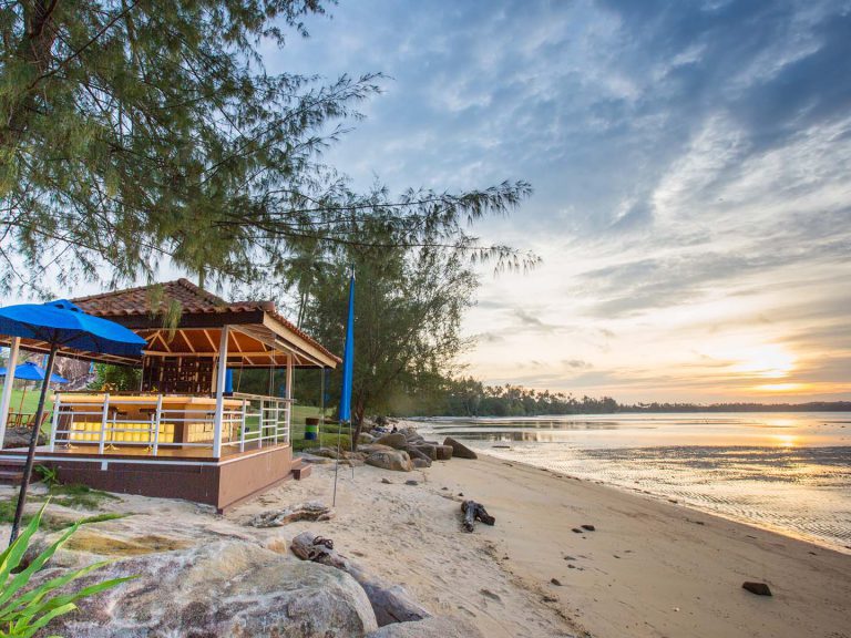 Pantai Indah Lagoi - Sunset Bar