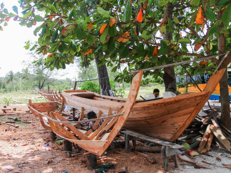 boat making at trikora beach