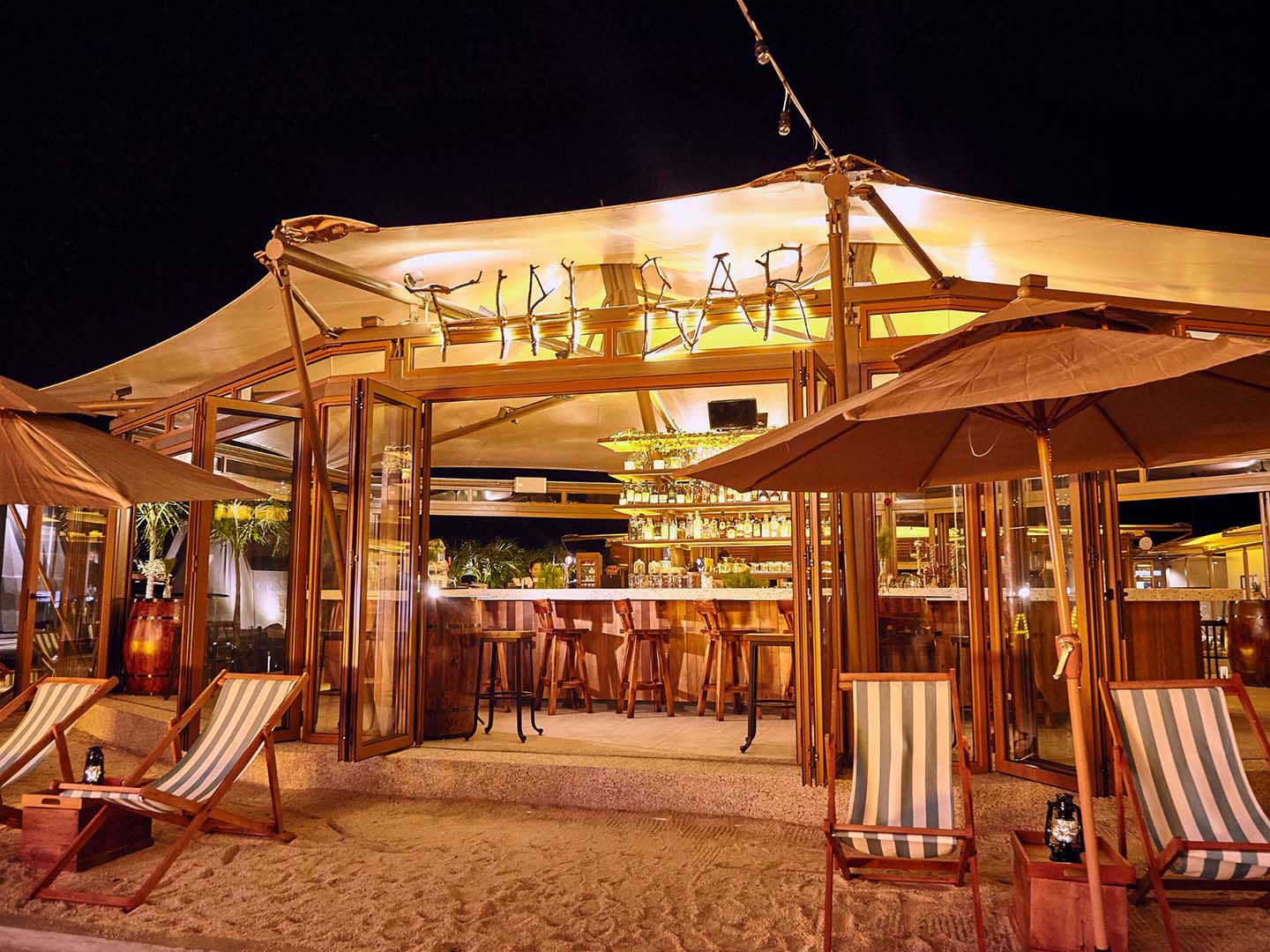 Tipi Bar ANMON at night
