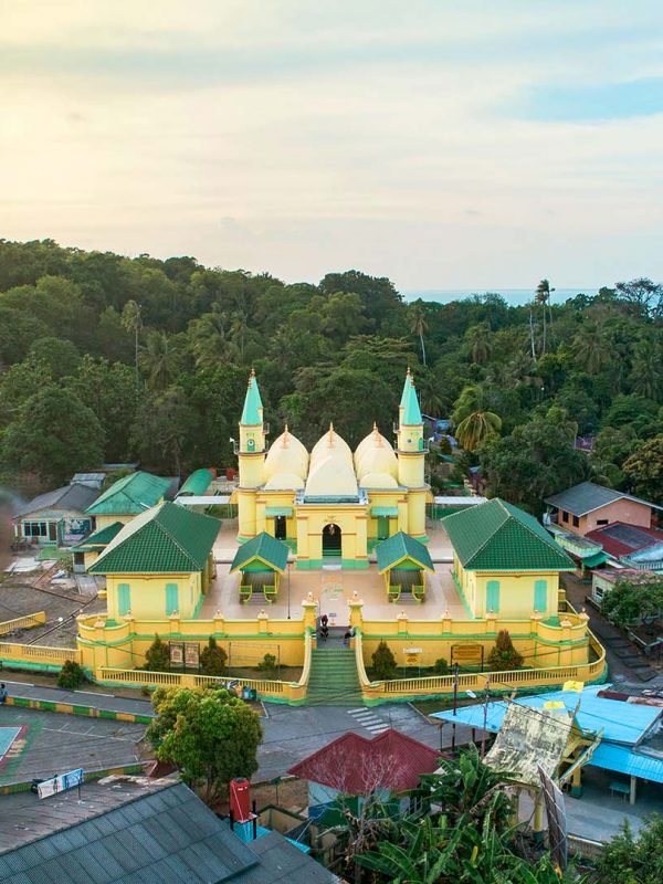 Wisata Budaya - Masjid Sultan Riau Pulau Penyengat