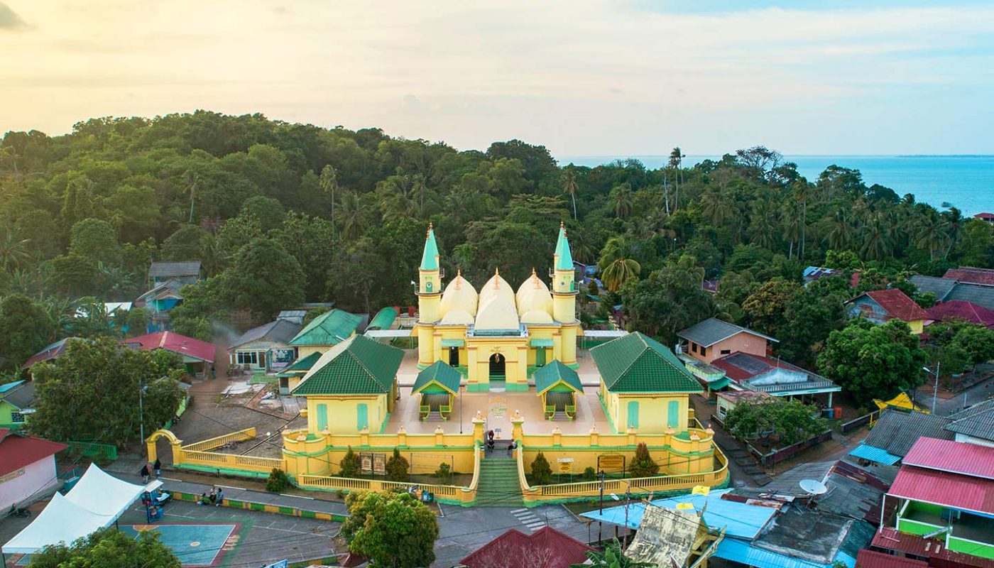 Wisata Budaya - Masjid Sultan Riau Pulau Penyengat